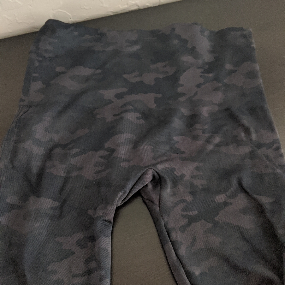 Spanx black camo seamless leggings XL